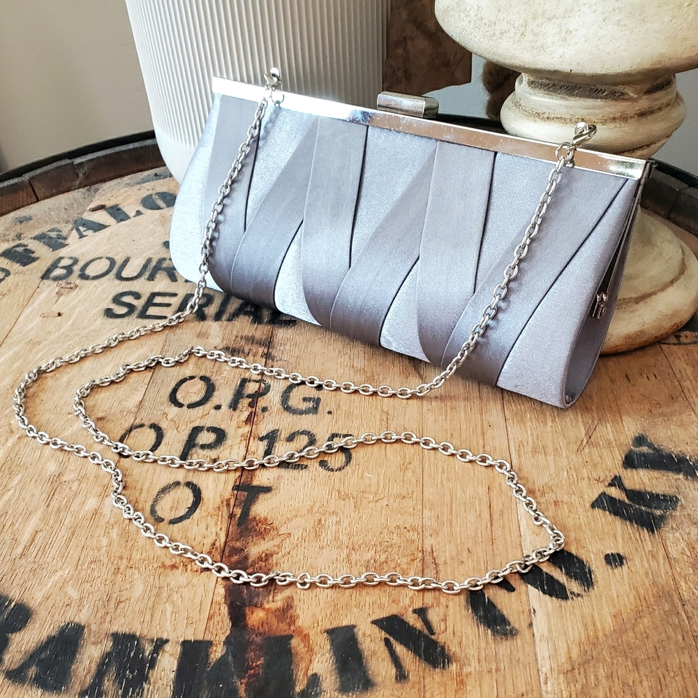 Charming Clutch/Shoulder Bag 😍 - Picture 3 of 8